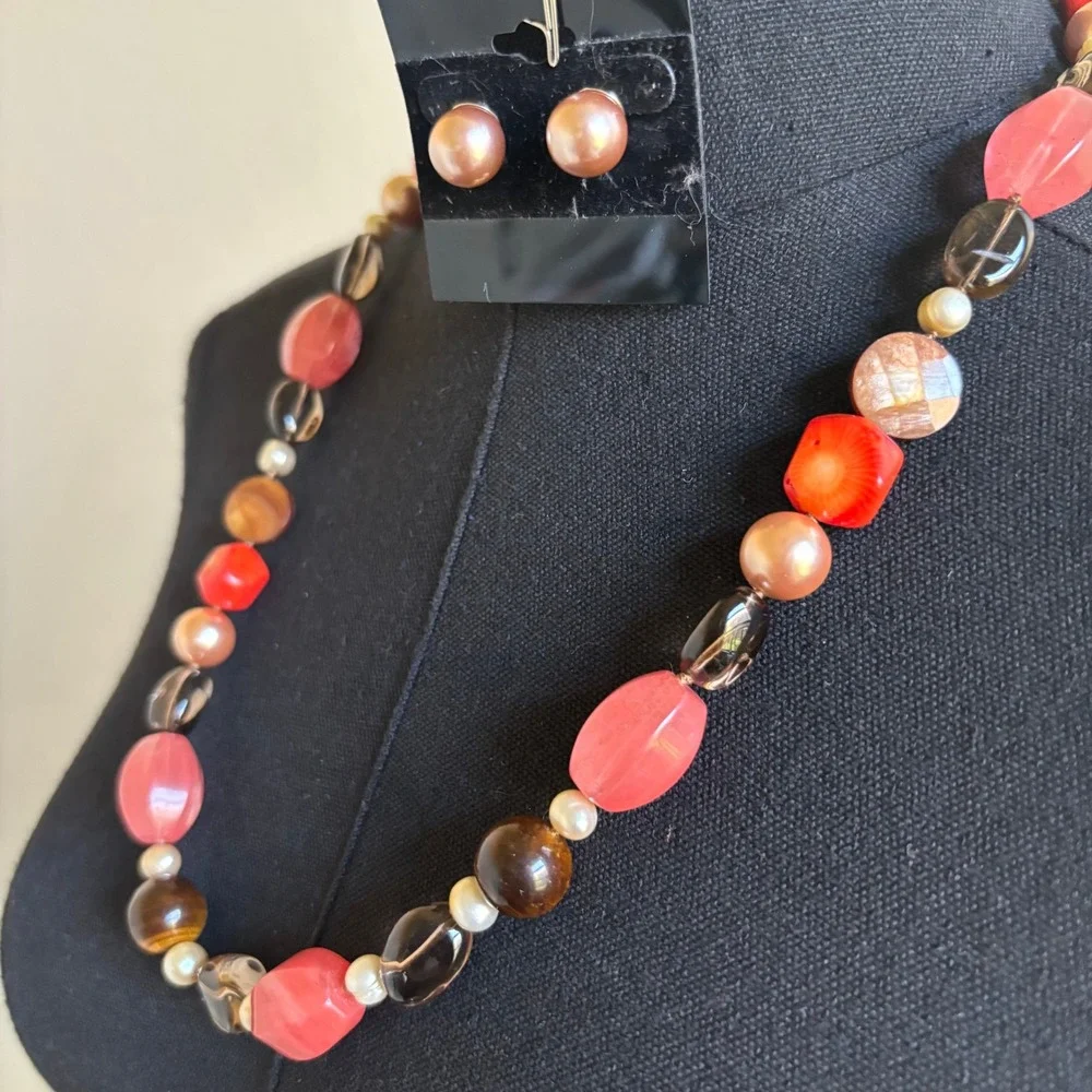 Matching Earring and Necklace Set. Handmade, imitation pearls and‎ quartz